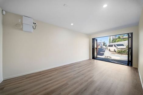 Photo of property in 9/2 Nikau Street, New Lynn, Auckland, 0600