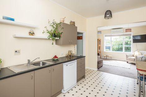 Photo of property in 23 Resolution Street, Lyall Bay, Wellington, 6022