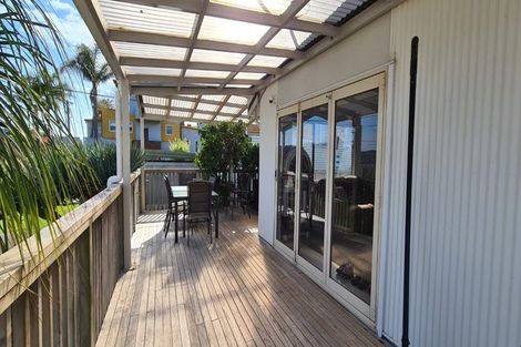 Photo of property in 3 The Terrace, Herald Island, Auckland, 0618