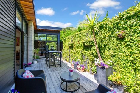 Photo of property in 14 Cheviot Road, Lowry Bay, Lower Hutt, 5013