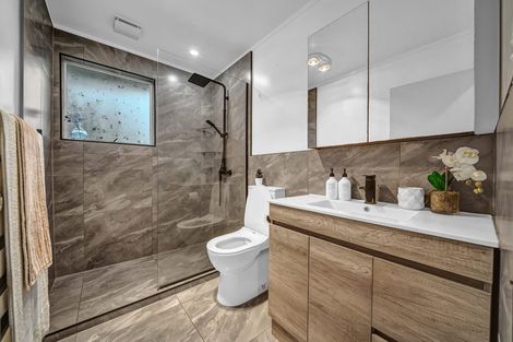 Photo of property in 9 Serwayne Place, Sunnyvale, Auckland, 0612