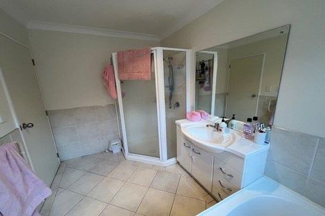 Photo of property in 28 Craigavon Drive, East Tamaki, Auckland, 2013