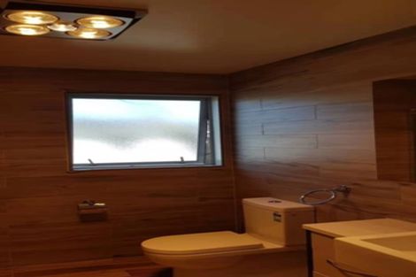 Photo of property in 13 Medina Place, Half Moon Bay, Auckland, 2012