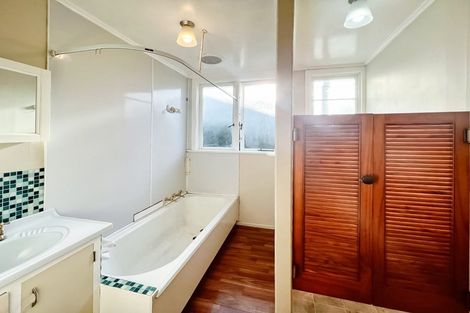 Photo of property in 1/9 Adriatic Avenue, Henderson, Auckland, 0612