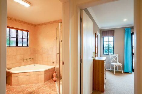 Photo of property in 16 La Lena Grove, Fitzherbert, Palmerston North, 4410