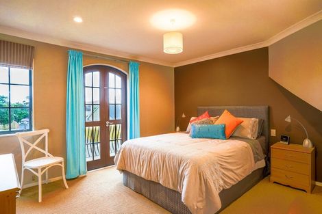 Photo of property in 16 La Lena Grove, Fitzherbert, Palmerston North, 4410