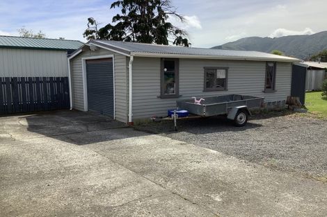 Photo of property in 35 Dover Road, Wainuiomata, Lower Hutt, 5014