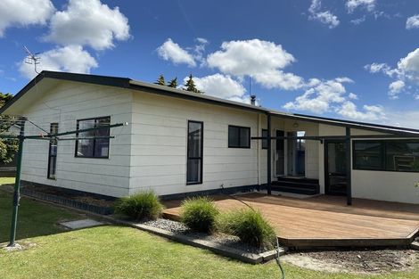 Photo of property in 16 Hilton Grove, Kelvin Grove, Palmerston North, 4414