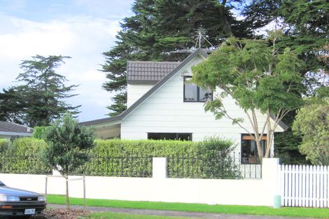 Photo of property in 47 Gosford Drive, Botany Downs, Auckland, 2010