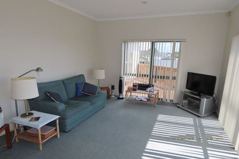 Photo of property in 6 Longview Rise, Massey, Auckland, 0614