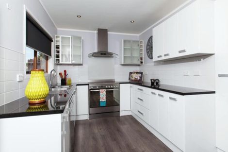 Photo of property in 2/18 Tiri View Place, Waiake, Auckland, 0630