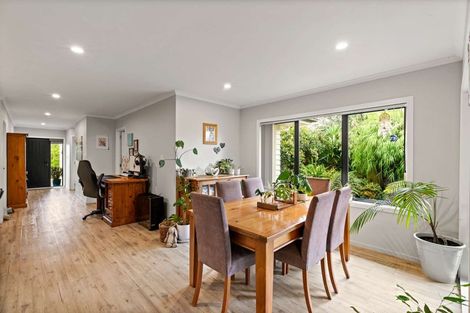 Photo of property in 5 Riverside Drive, Waiuku, 2123