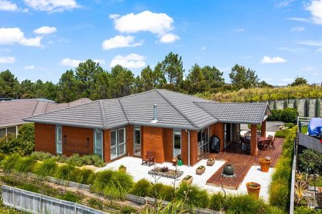 Photo of property in 32 Seaview Crescent, Hatfields Beach, Orewa, 0931