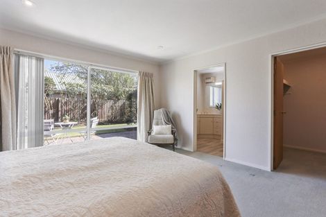 Photo of property in 4 Wardour Mews, Avonhead, Christchurch, 8042