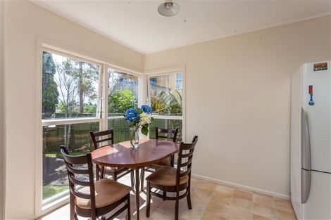Photo of property in 21 Normandy Place, Henderson, Auckland, 0610