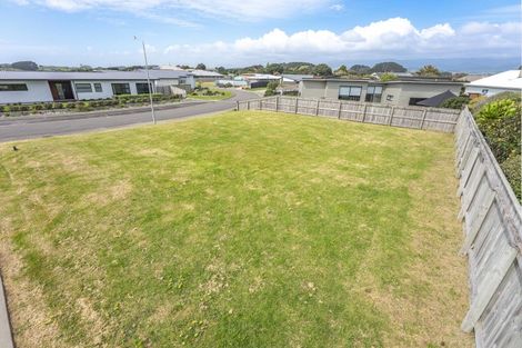 Photo of property in 43 Seagrass Place, Otaki Beach, Otaki, 5512