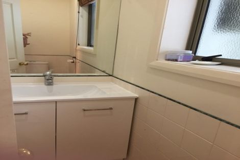 Photo of property in 19 Oakford Park Crescent, Greenhithe, Auckland, 0632