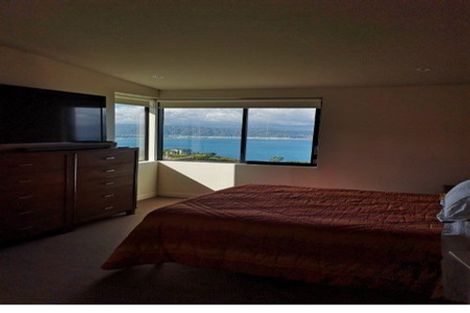 Photo of property in 16 Dungarvan Road, Newlands, Wellington, 6037