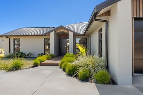 Photo of property in 18 Kotare Drive, Waiwhakaiho, New Plymouth, 4312