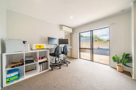 Photo of property in 56 Albatross Close, Whitby, Porirua, 5024
