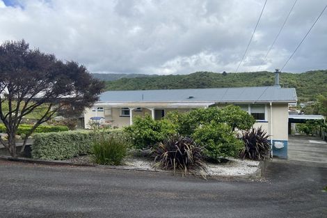 Photo of property in 100 Milton Terrace, Picton, 7220