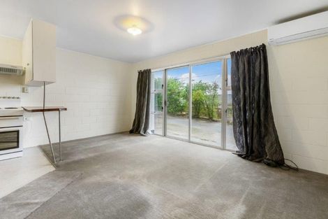 Photo of property in 40 West Coast Road, Glen Eden, Auckland, 0602