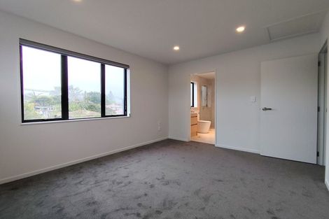 Photo of property in 4/76 Mcleod Road, Te Atatu South, Auckland, 0610