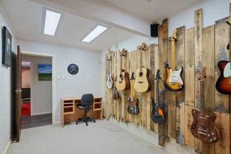 Photo of property in 10 Haven Grove, Naenae, Lower Hutt, 5011