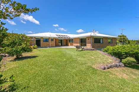 Photo of property in 165 Watt Street, Coromandel, 3506
