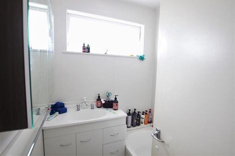 Photo of property in 11 Brentford Place, Manurewa, Auckland, 2102