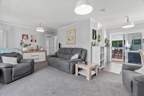 Photo of property in 42 Resolution Road, Welcome Bay, Tauranga, 3112