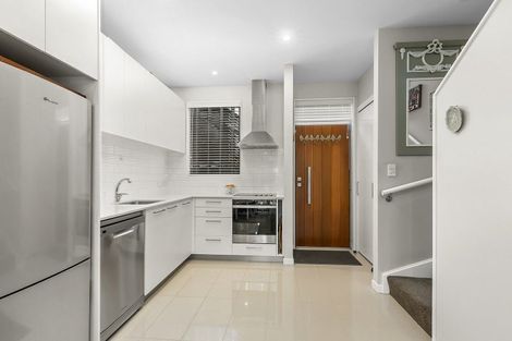 Photo of property in 2/24 Tamar Street, Island Bay, Wellington, 6023