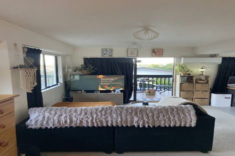 Photo of property in 1/51b Sunset Road, Totara Vale, Auckland, 0632
