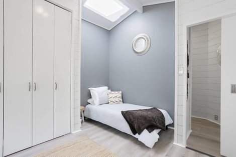 Photo of property in 192 Mountain Road, Henderson Valley, Auckland, 0612