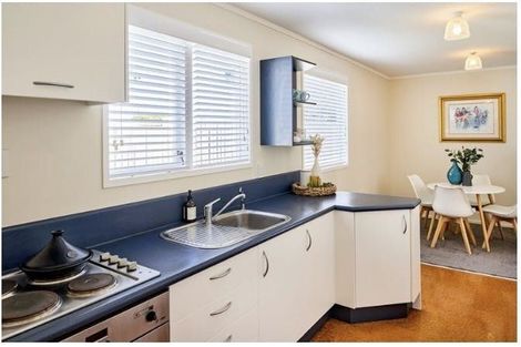 Photo of property in 5 Ruskin Road, Newlands, Wellington, 6037