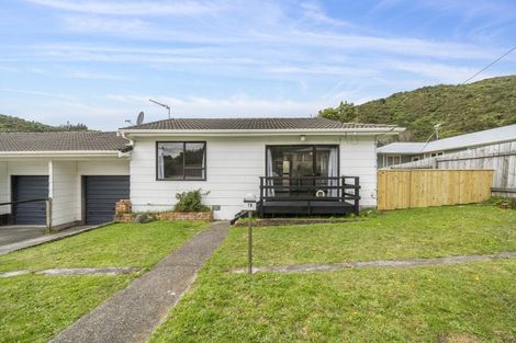 Photo of property in 1b Sunny Grove, Wainuiomata, Lower Hutt, 5014