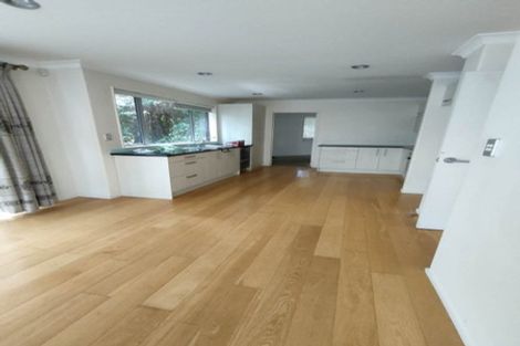 Photo of property in 8 The Rosebowl, Sunnyhills, Auckland, 2010