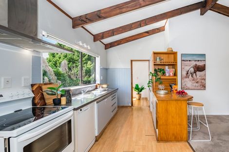 Photo of property in 24 Island View Terrace, Waikanae Beach, Waikanae, 5036