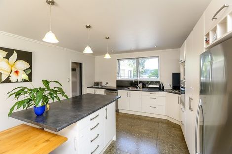 Photo of property in 30 Birdwood Avenue, Moturoa, New Plymouth, 4310