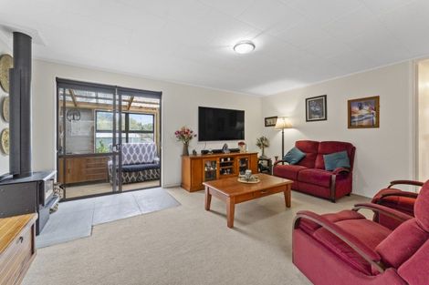 Photo of property in 37 Hookway Grove, Paraparaumu, 5032