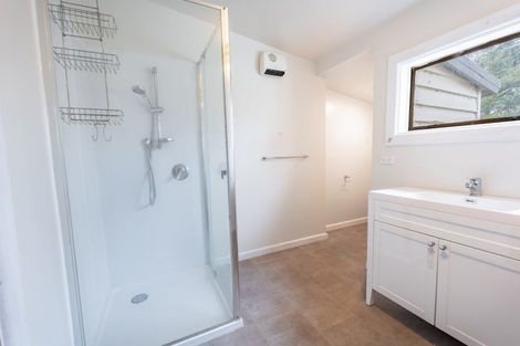 Photo of property in 9 Queen Street, Albury, Cave, 7984