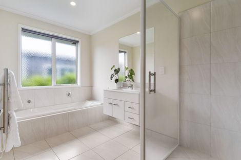 Photo of property in 100 Estuary View, Whangamata, 3620