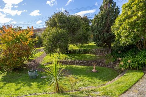 Photo of property in 8 Vista Crescent, Maoribank, Upper Hutt, 5018