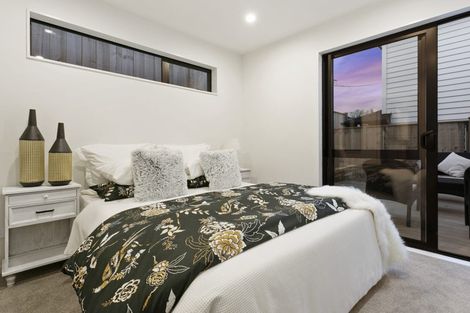 Photo of property in 1e Valron Road, Te Atatu South, Auckland, 0602