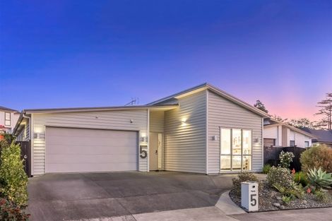 Photo of property in 5 Dida Park Drive, Kumeu, 0810
