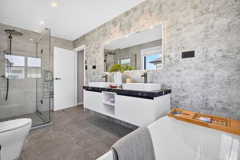 Photo of property in 1 Taku Close, Long Bay, Auckland, 0630