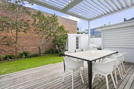 Photo of property in 2 Kawerau Avenue, Devonport, Auckland, 0624