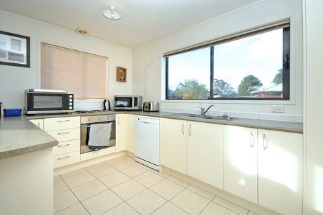 Photo of property in 19 Aitkenhead Court, Parakai, 0830