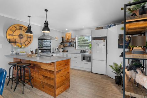 Photo of property in 1 Snapper Street, Baylys Beach, Dargaville, 0377