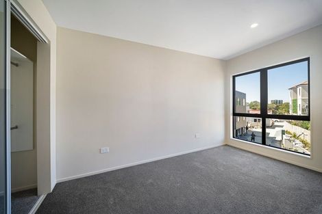 Photo of property in 9/2 Nikau Street, New Lynn, Auckland, 0600